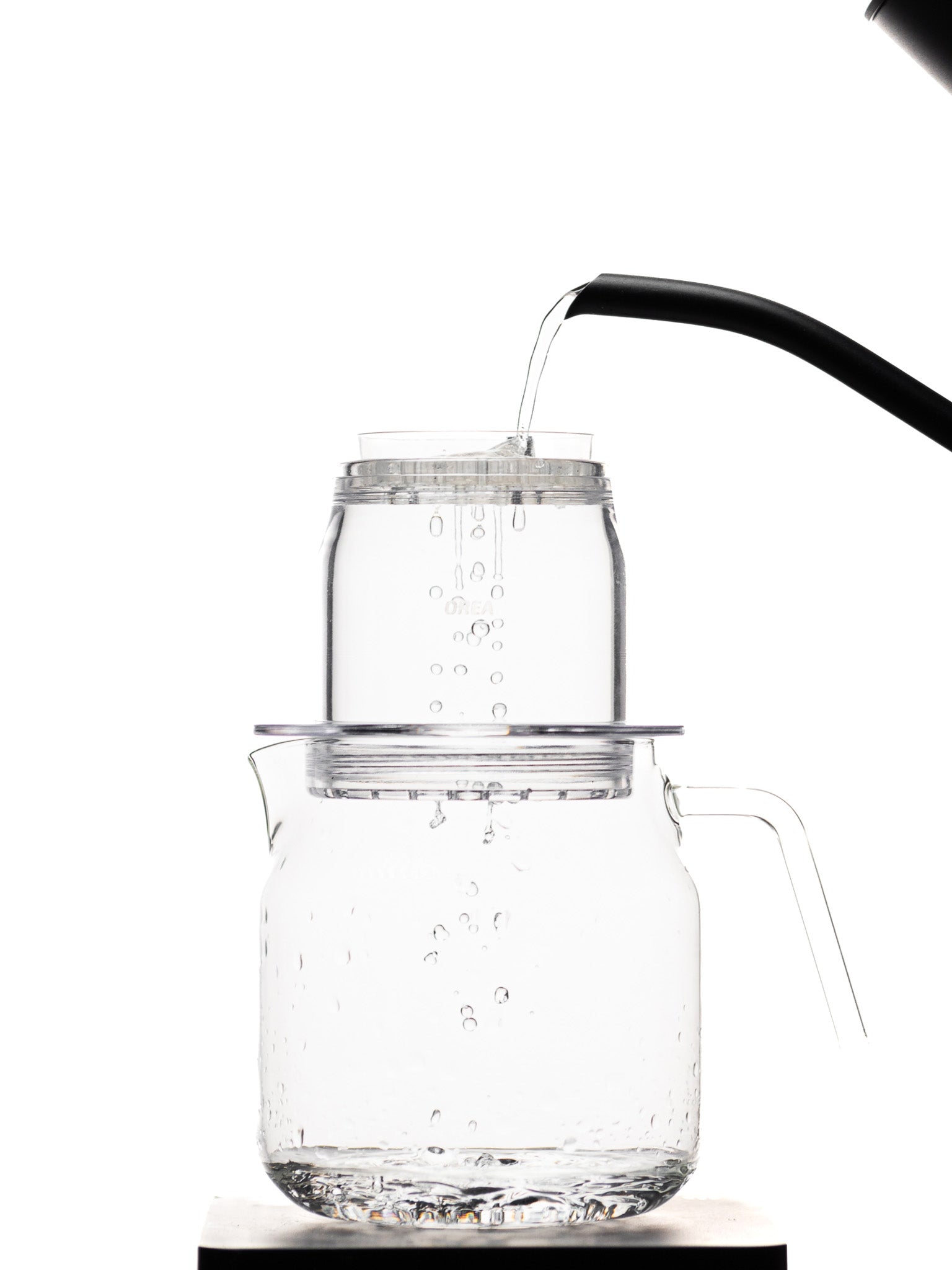 Pouring water with the orea Z1 speciality coffee brewer